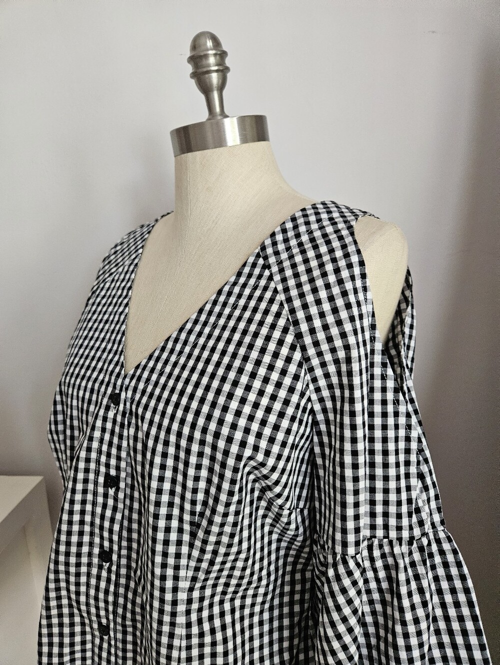 BOSTON PROPER Black & White Gingham Cold Shoulder Button Up Top | SZ M - Picture 3 of 10